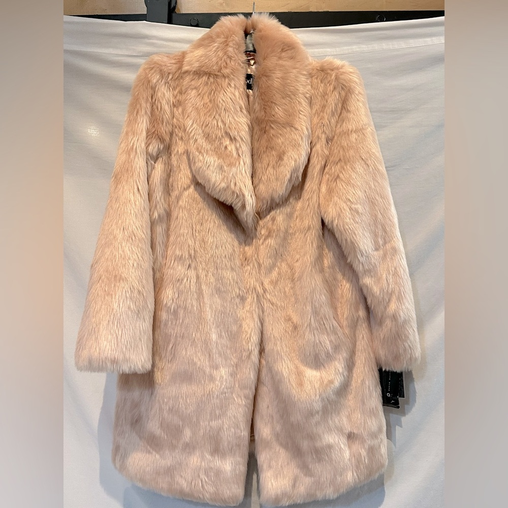 NWT - Gorgeous and Luxurious mod/x Pink Faux Fur Coat - Size Large